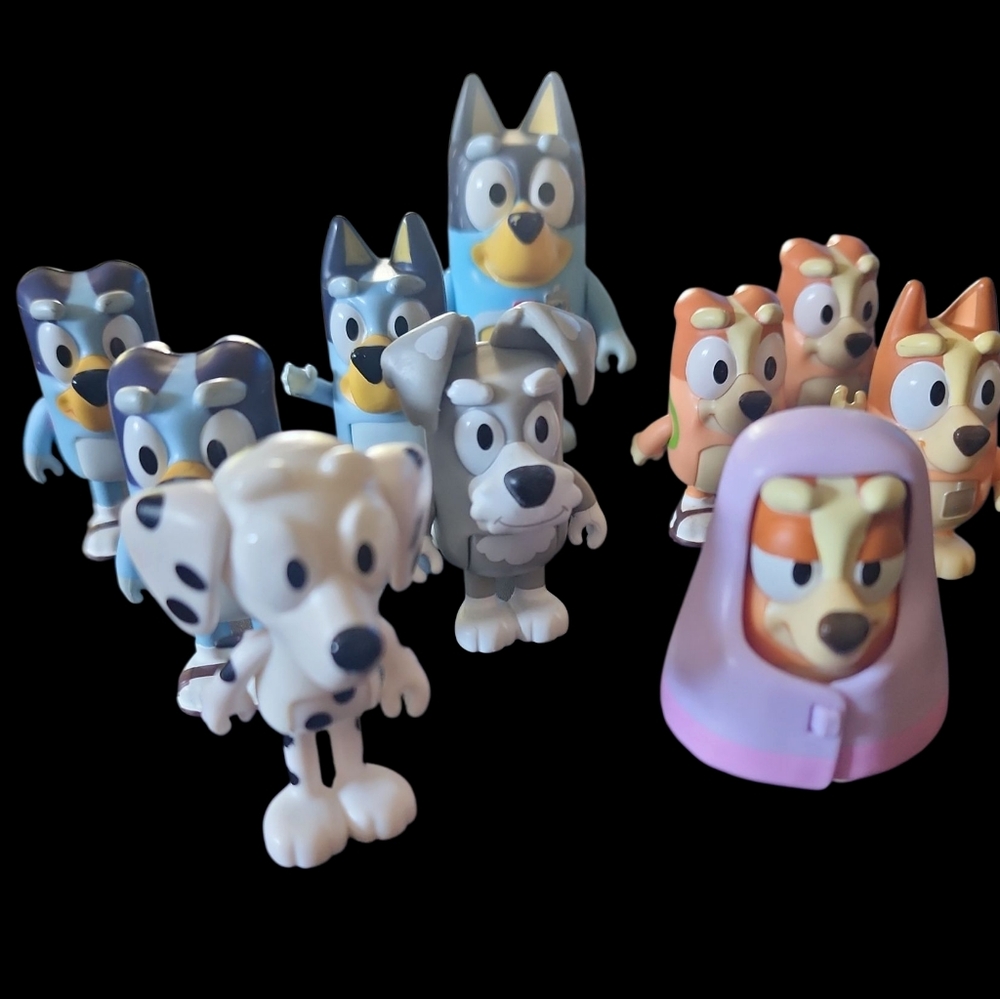 10 Authentic Bluey And Friends Action Figures - Picture 9 of 14